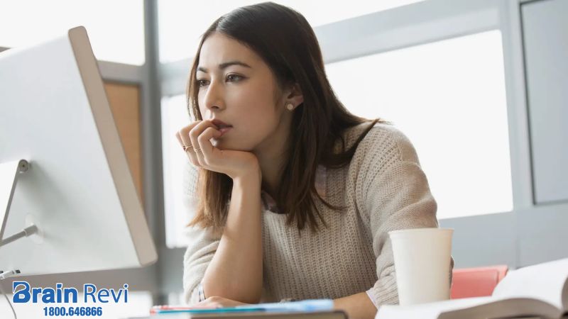 Căng thẳng do áp lực công việc cũng có thể gây đau đầu