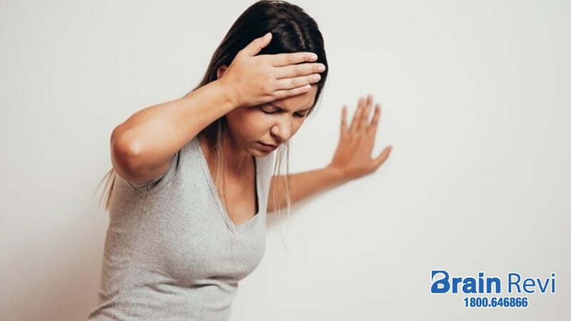 Chóng mặt, đi đứng không vững cần hết sức lưu ý